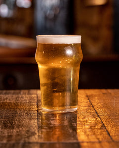 Verre de bière artisanale blonde pour passionnés de bières Craft